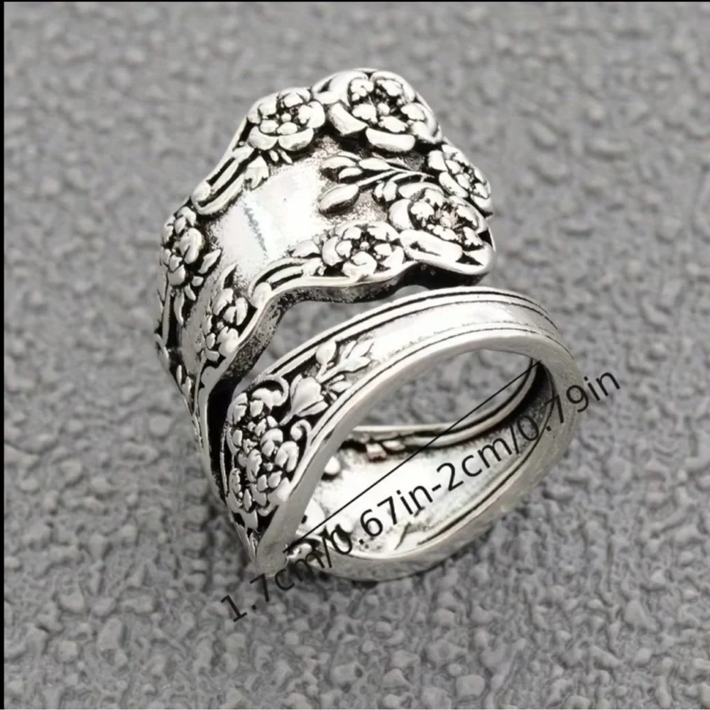 Vintaged Flower Engraved Spoon Ring - Picture 2 of 7